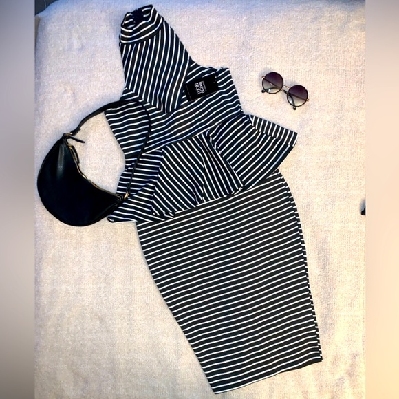 NWT Boohoo stripe peplum dress - Picture 1 of 10